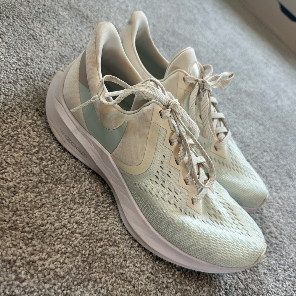 Nike Women's Athletic Shoes in Cream and Light Blue